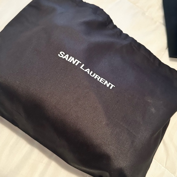 SAINT LAURENT
Medium Loulou Shoulder Bag - Picture 5 of 5